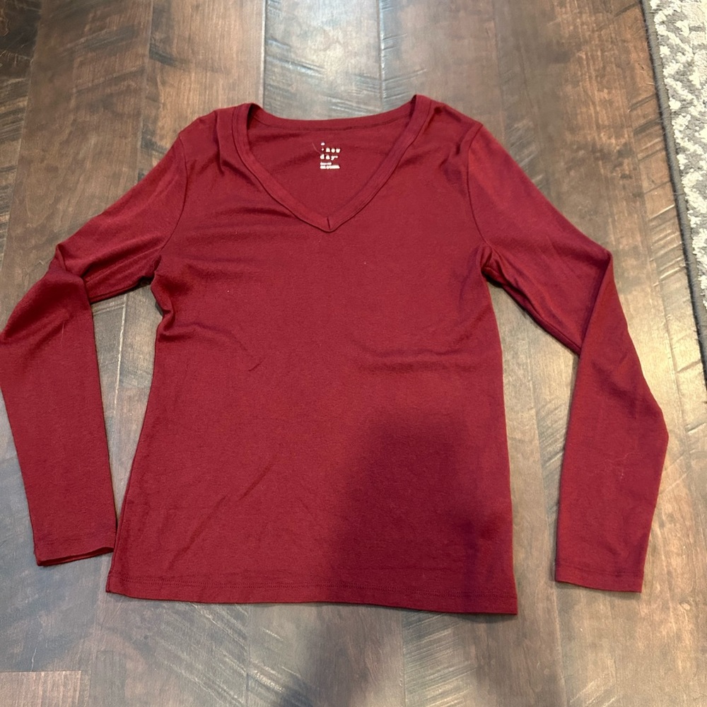 V-neck top in maroon